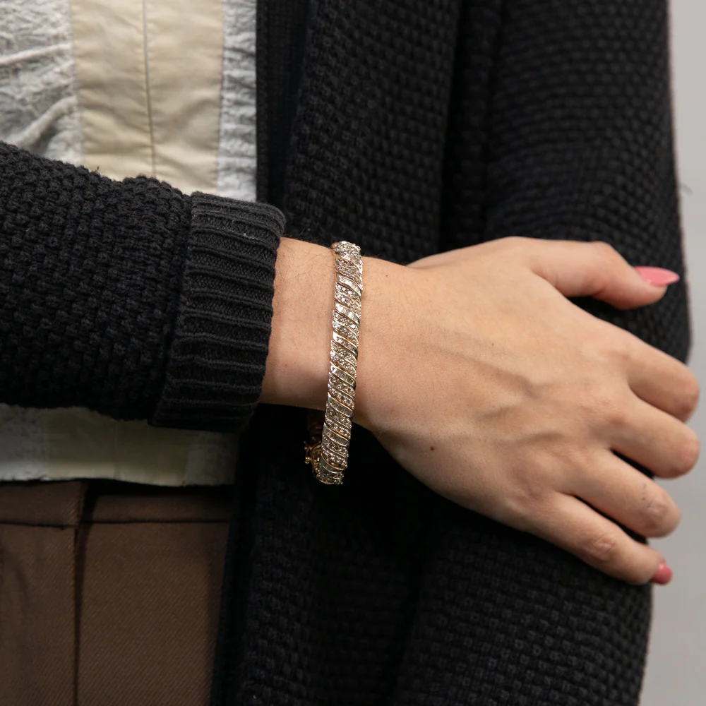 9ct Yellow Gold 5 Carat Diamond  18.5cm Bracelet with Brilliants and Baguettes - Image 2