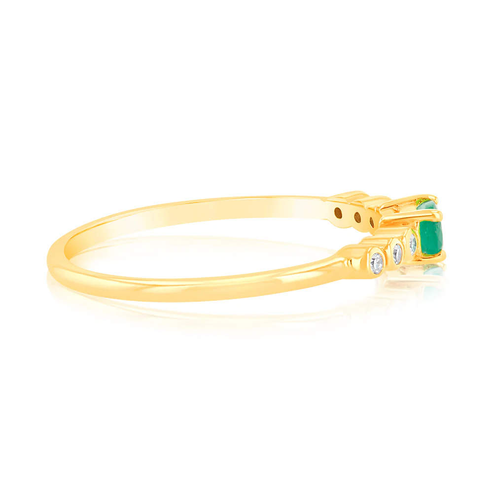 9ct Yellow Gold 5X3mm Emerald Ring in 6 Diamonds - Image 2