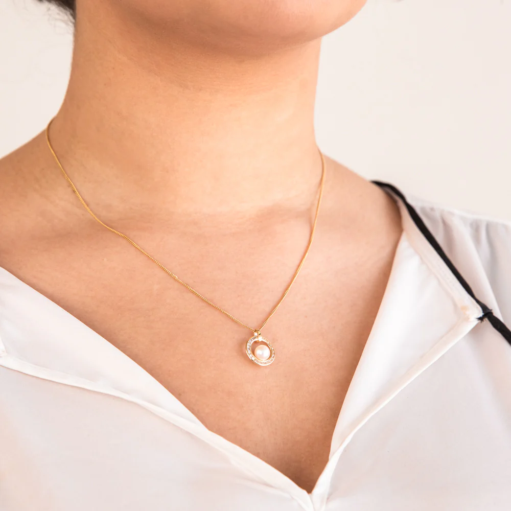 9ct Yellow Gold 6mm Freshwater Pearl and Zirconia Pendant - Image 2