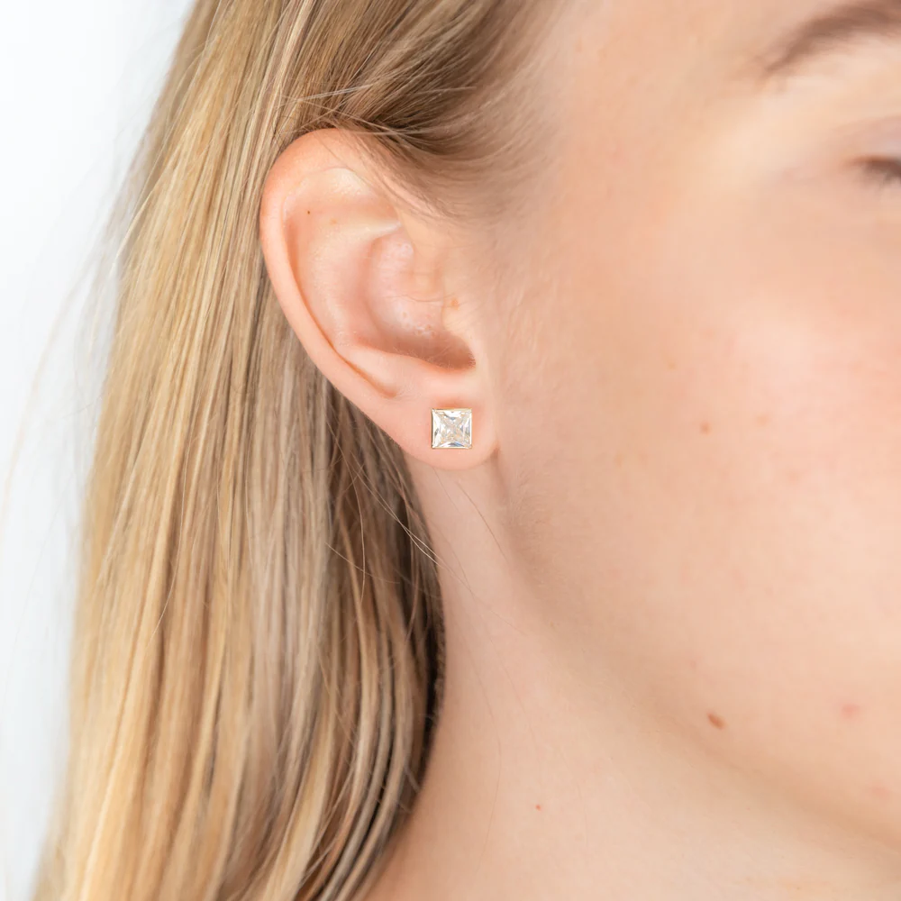 9ct Yellow Gold 6mm Princess Cut Cubic Zirconia Stud Earrings - Image 2