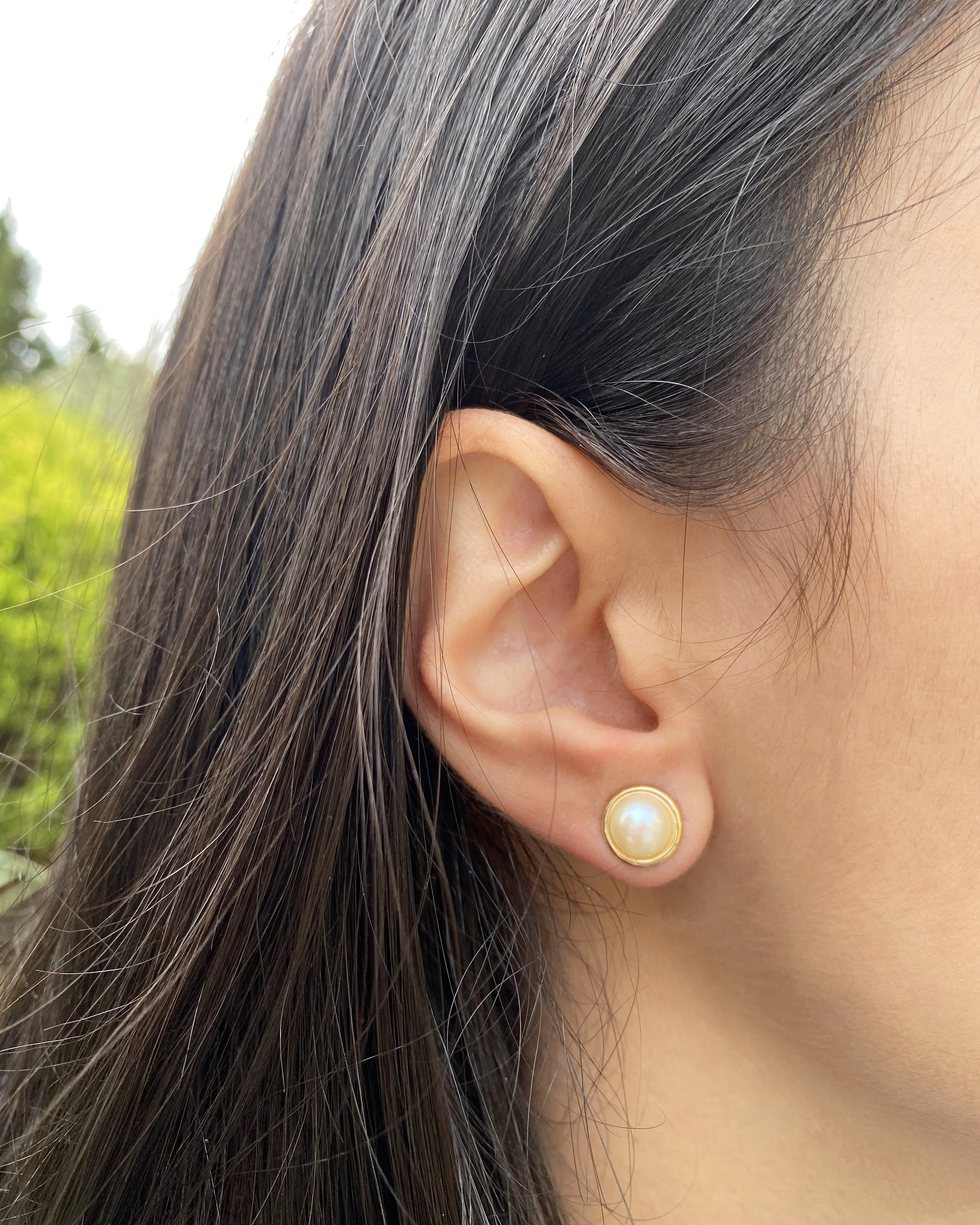 9ct Yellow Gold 7mm Freshwater Pearl Studs - Image 3