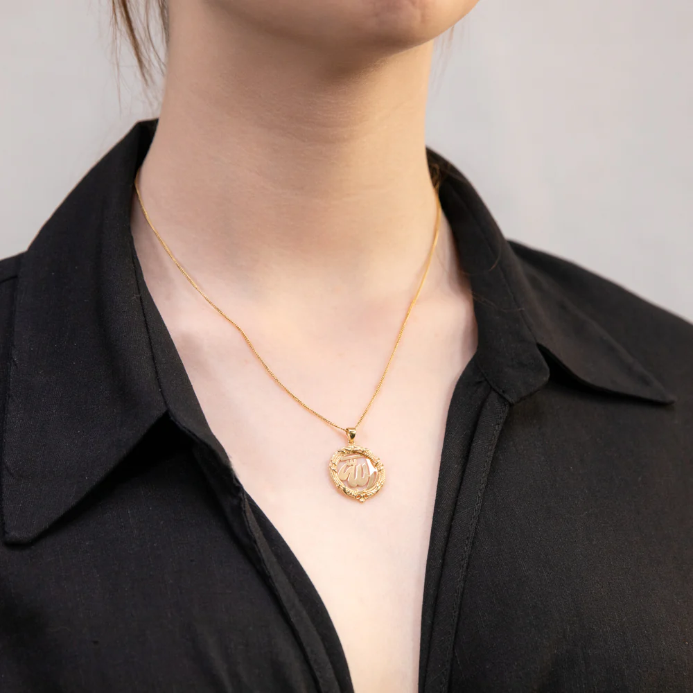 9ct Yellow Gold Allah Cut Out In Patterned Circle Pendant - Image 2