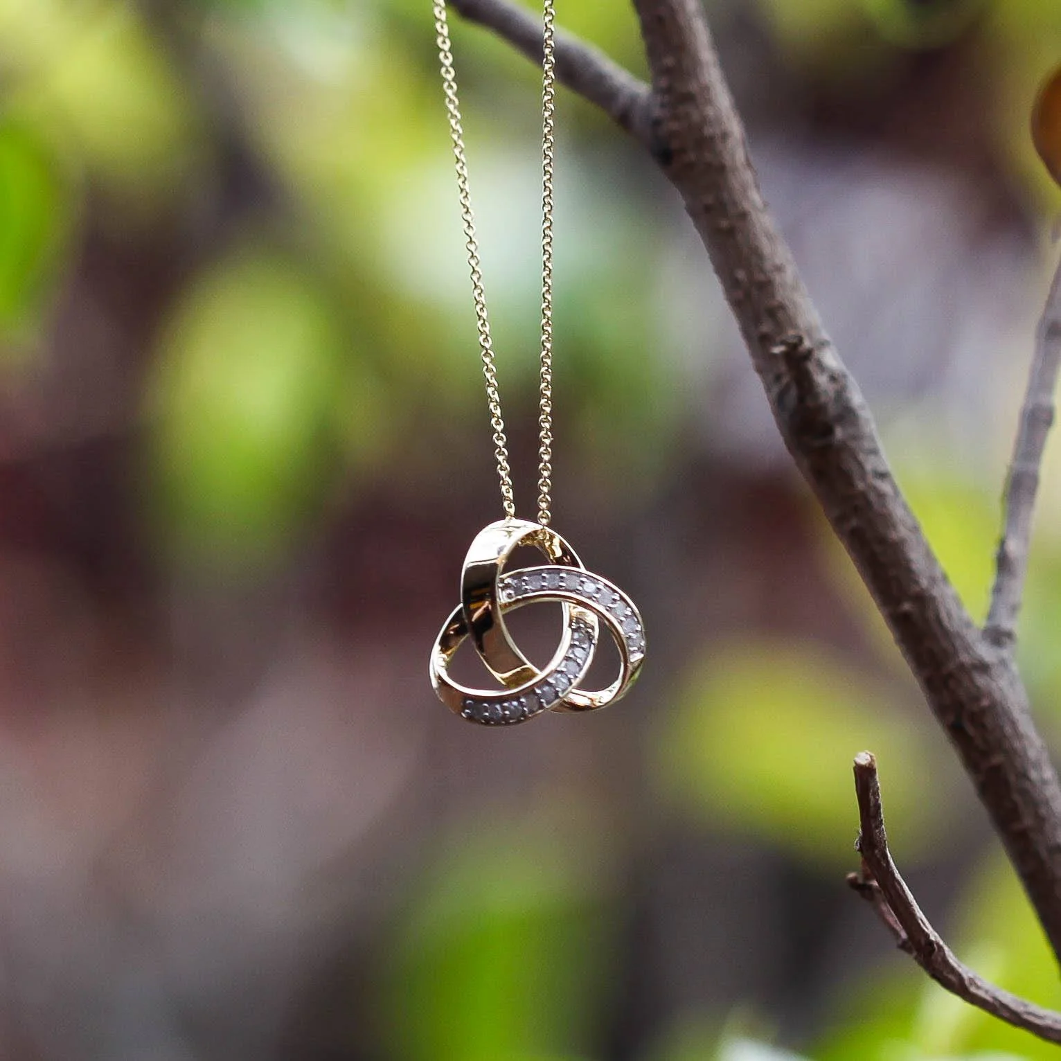 9ct Yellow Gold Classic Diamond Pendant - Image 2