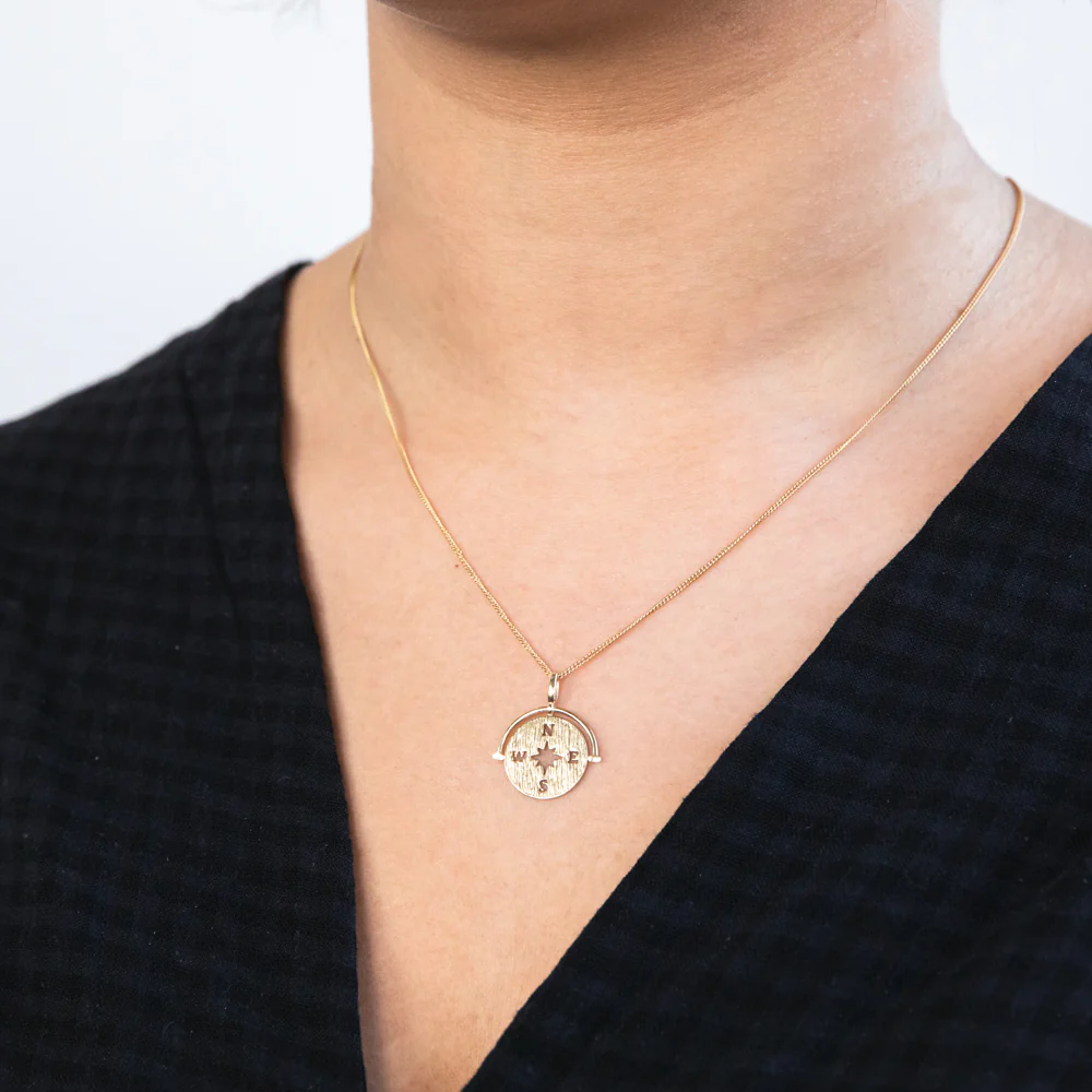 9ct Yellow Gold Compass Pendant - Image 2