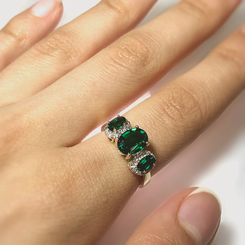 9ct Yellow Gold Created Emerald & Diamond Trilogy Ring - Image 3
