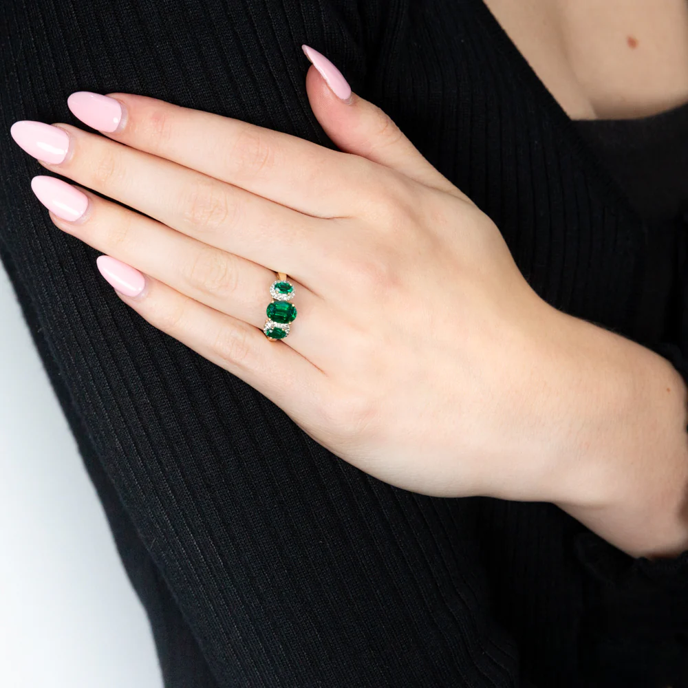 9ct Yellow Gold Created Emerald & Diamond Trilogy Ring - Image 4