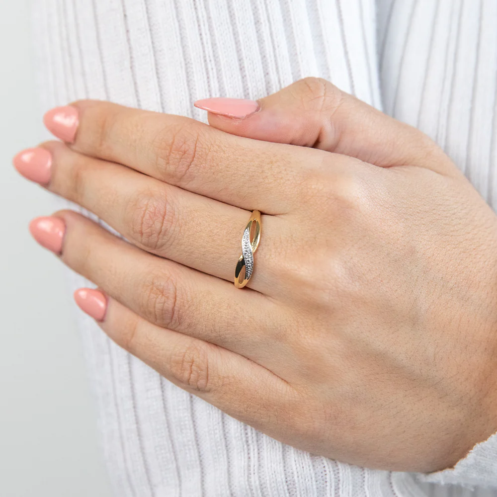 9ct Yellow Gold Crossover Diamond Ring - Image 3