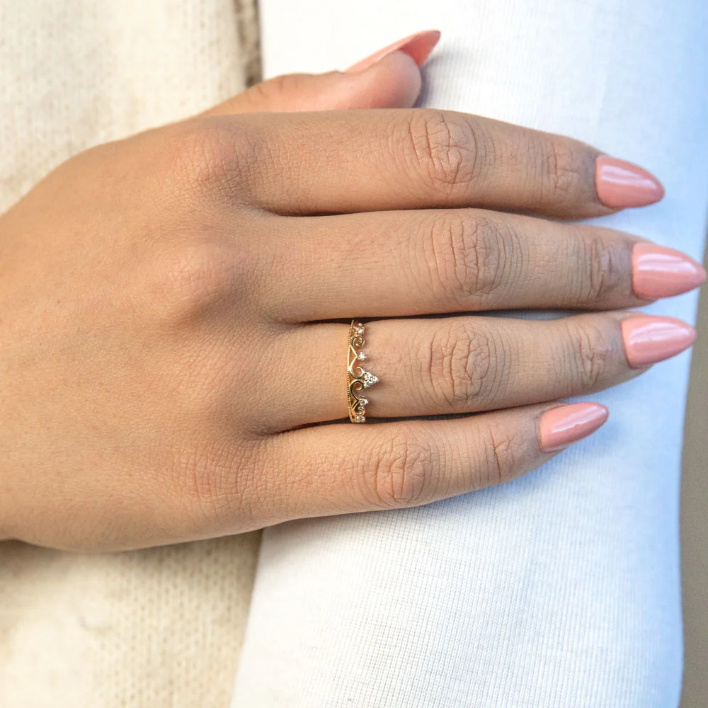 9ct Yellow Gold Crown Ring with 7 Diamonds - Image 2