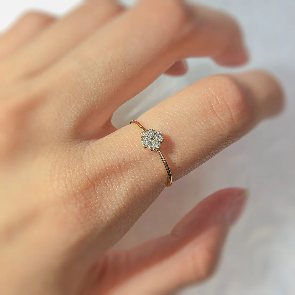 9ct Yellow Gold Diamond 4 Leaf Clover Ring with 12 Brilliant Diamonds - Image 2
