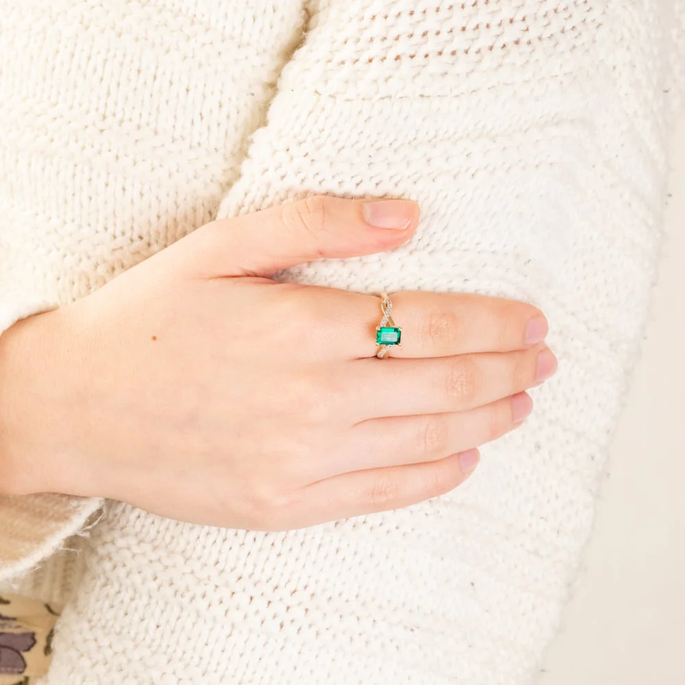 9ct Yellow Gold Diamond And Created Emerald Ring - Image 3