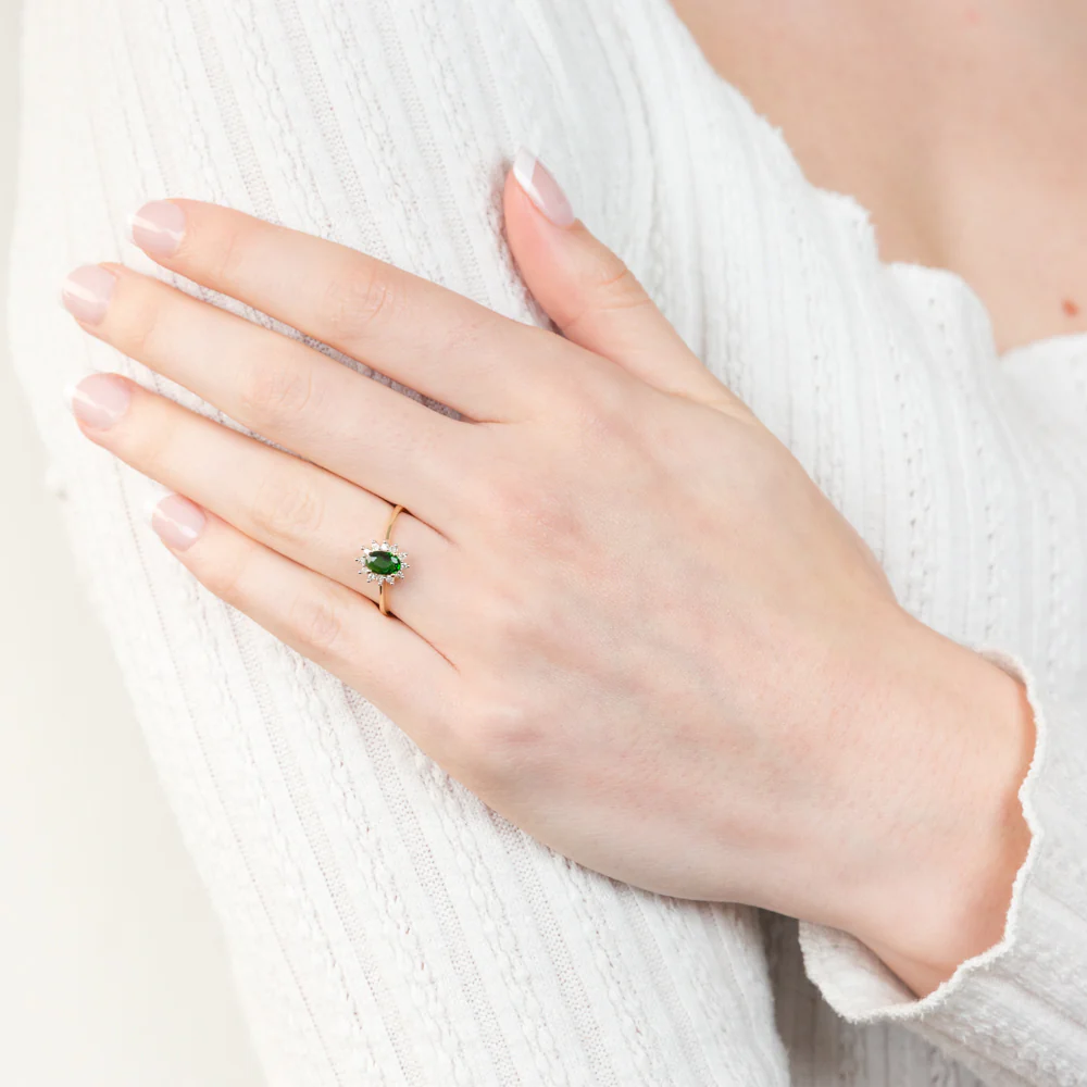 9ct Yellow Gold Diamond and Created Emerald Ring - Image 3