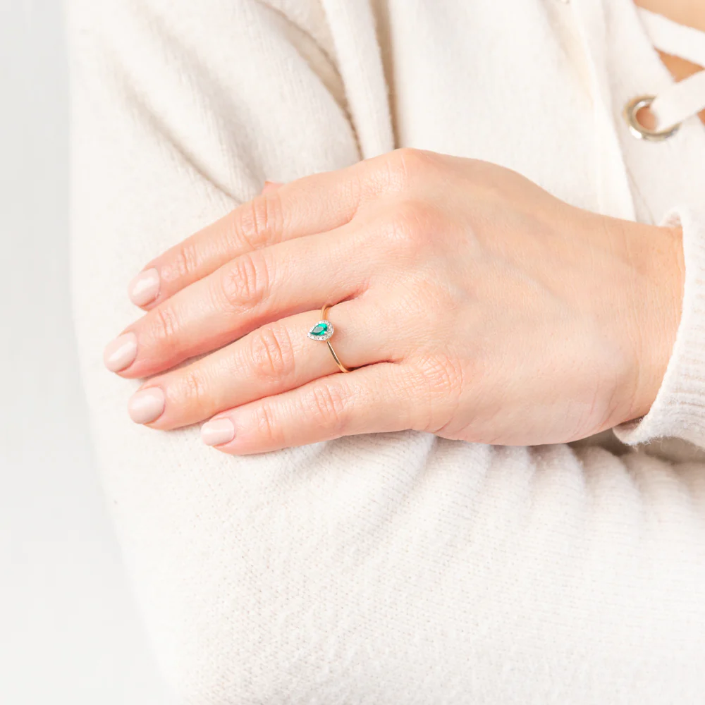 9ct Yellow Gold Diamond And Created Pear Emerald Ring - Image 3