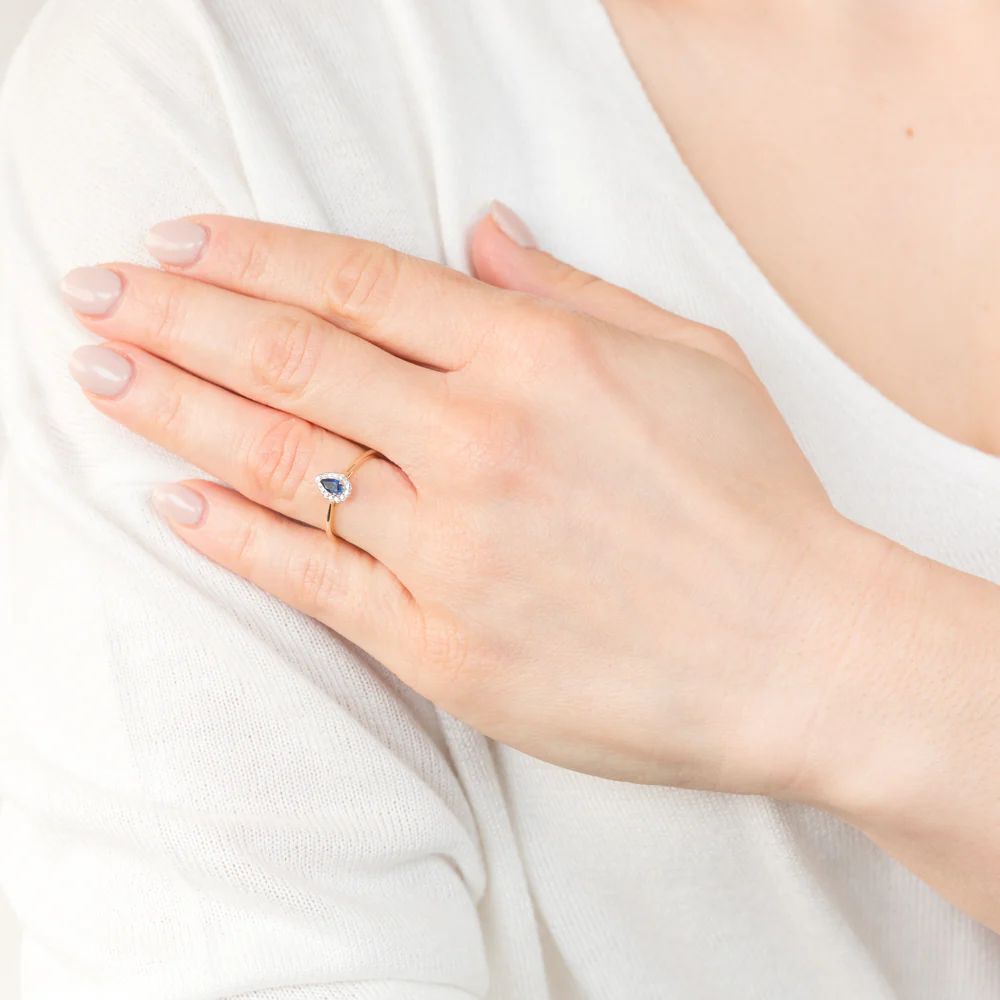 9ct Yellow Gold Diamond And Pear Sapphire Ring - Image 3