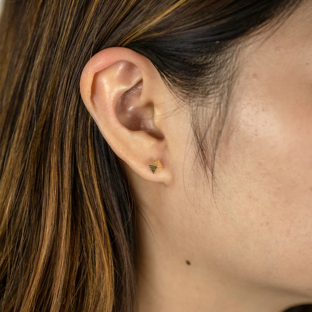 9ct Yellow Gold Diamond Cut Pyramid Stud  Earrings - Image 2