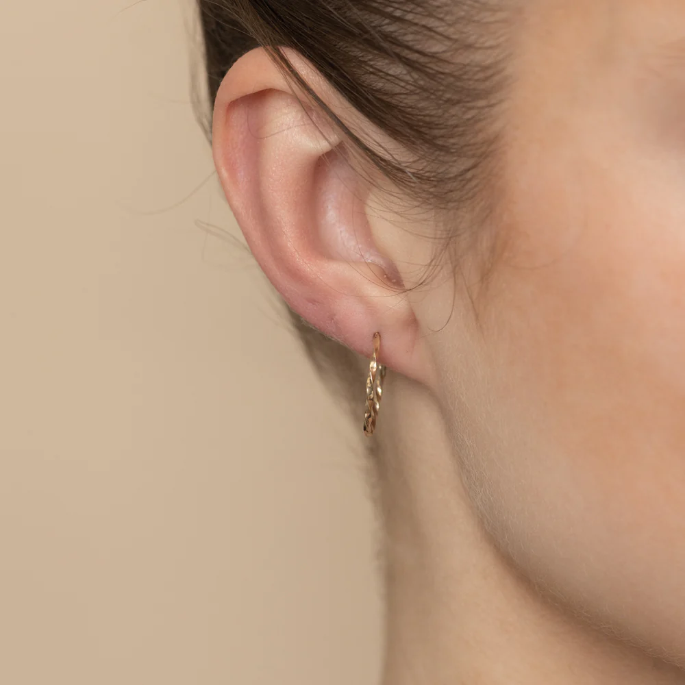 9ct Yellow Gold Diamond Cut Twisted 1.25 X 18mm Sleeper Hoop Earrings - Image 2