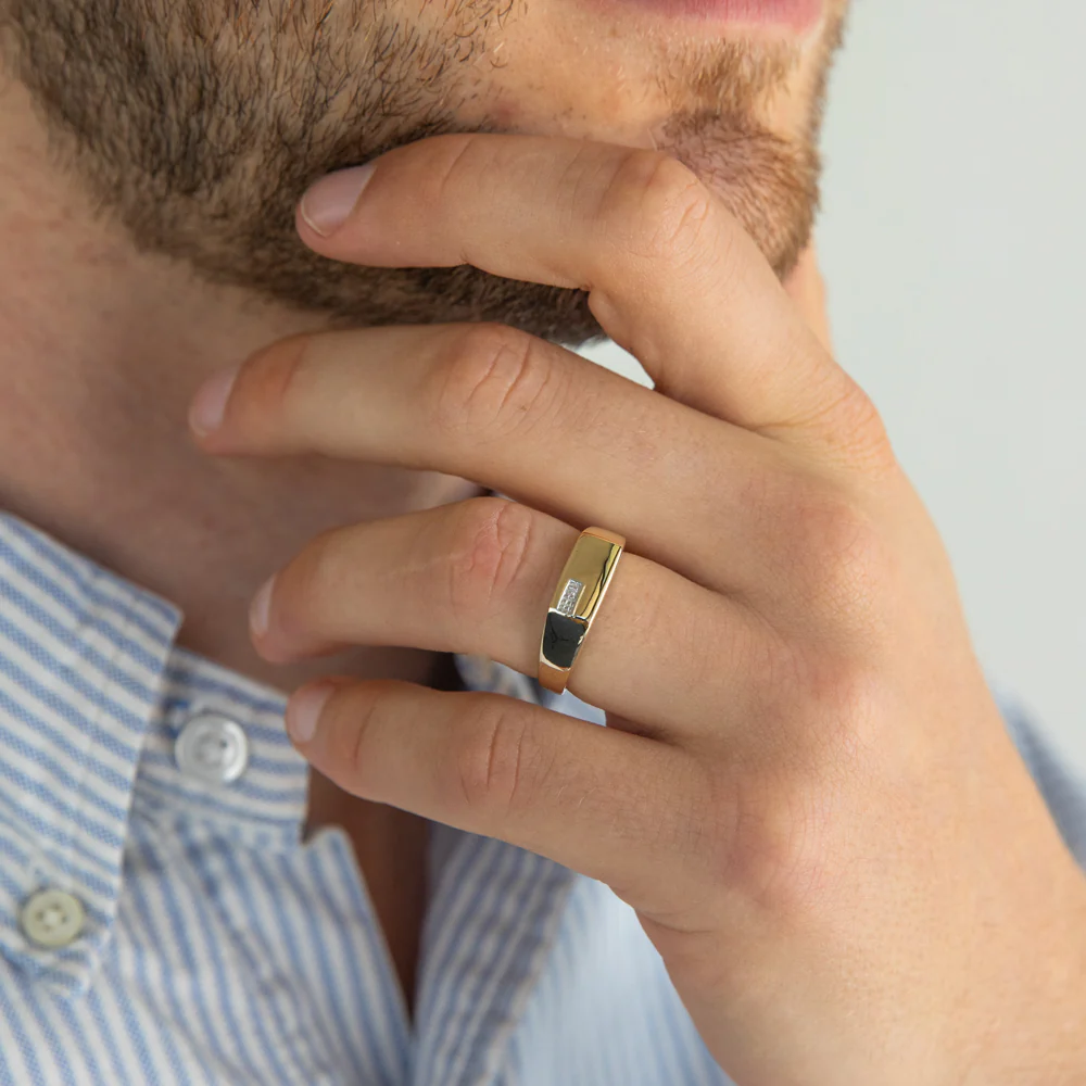 9ct Yellow Gold Diamond Gents Ring - Image 3