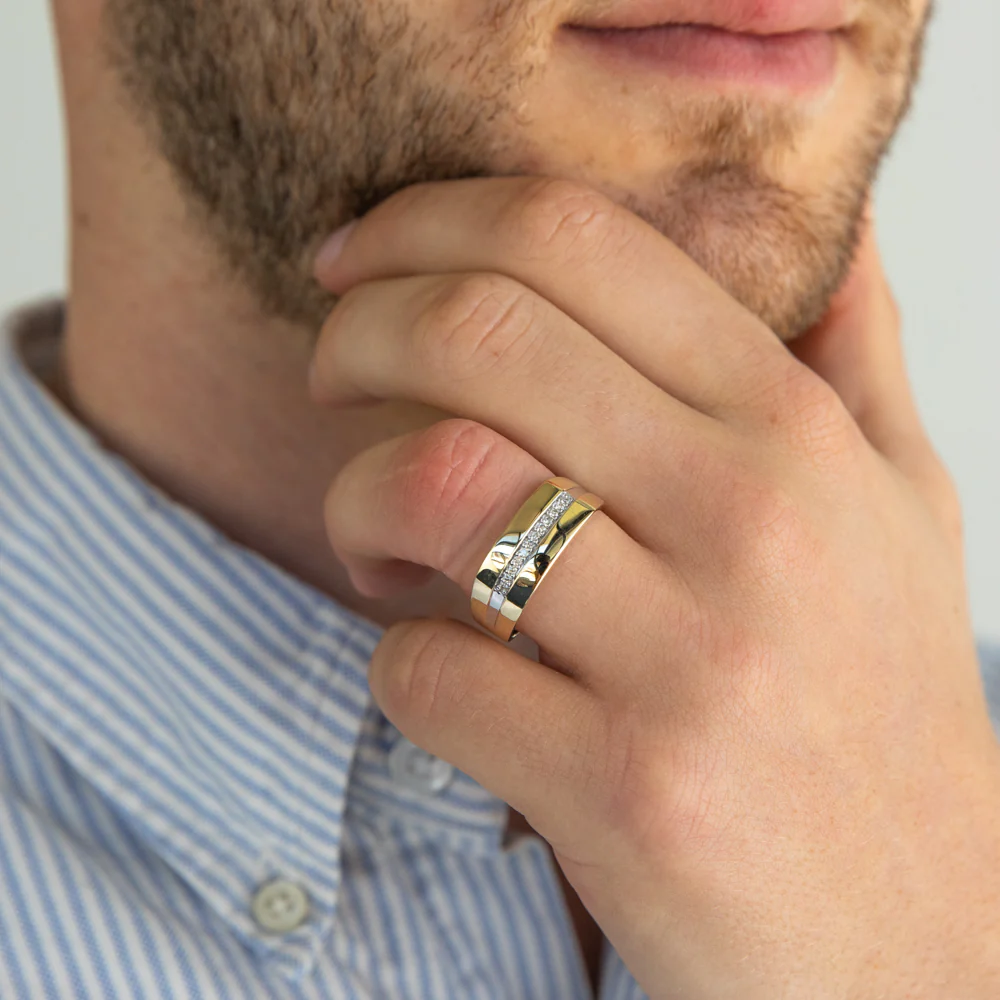 9ct Yellow Gold Diamond Mens Ring with 10 Brilliant Diamonds - Image 3