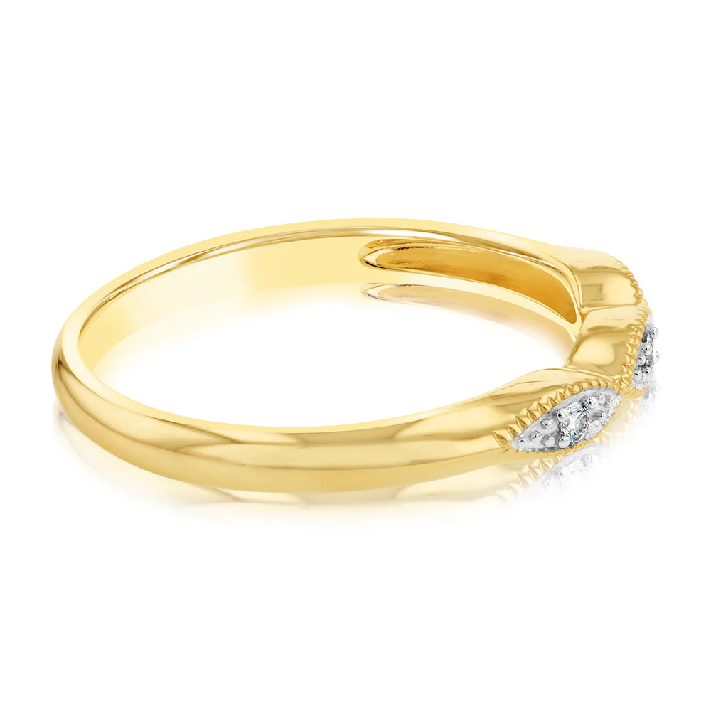 9ct Yellow Gold Diamond Milgrain Ring with 3 Brilliant Diamonds - Image 2