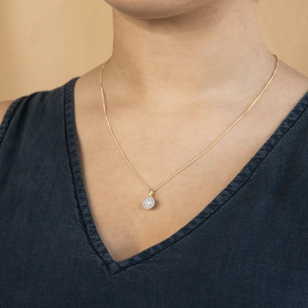 9ct Yellow Gold Diamond Pendant Set with 1/5 Carat of 20 Brilliant Diamonds - Image 2