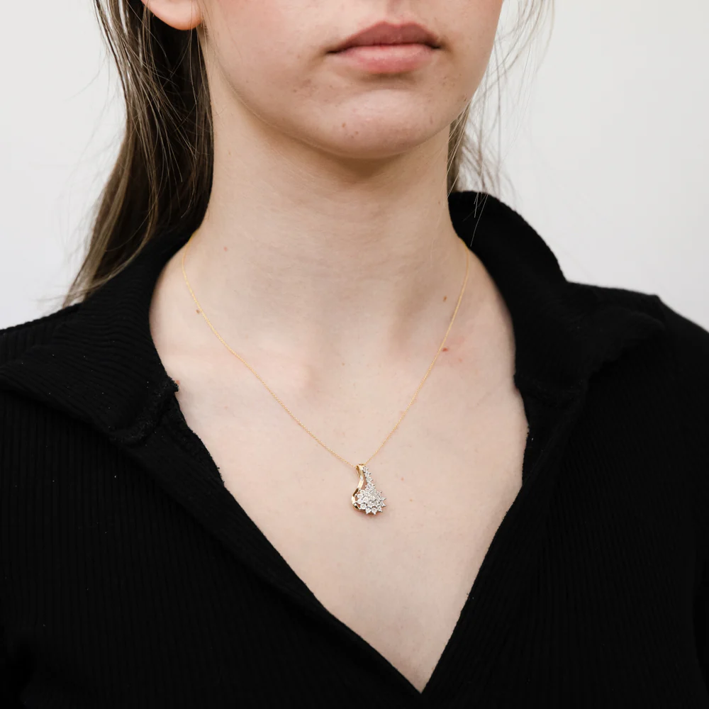 9ct Yellow Gold Diamond Pendant with 23 Diamonds on 45cm Chain - Image 2