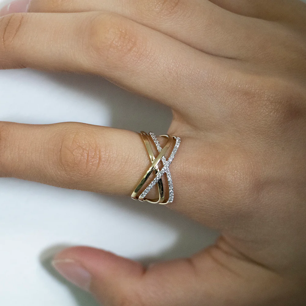 9ct Yellow Gold Diamond Ring - Image 3