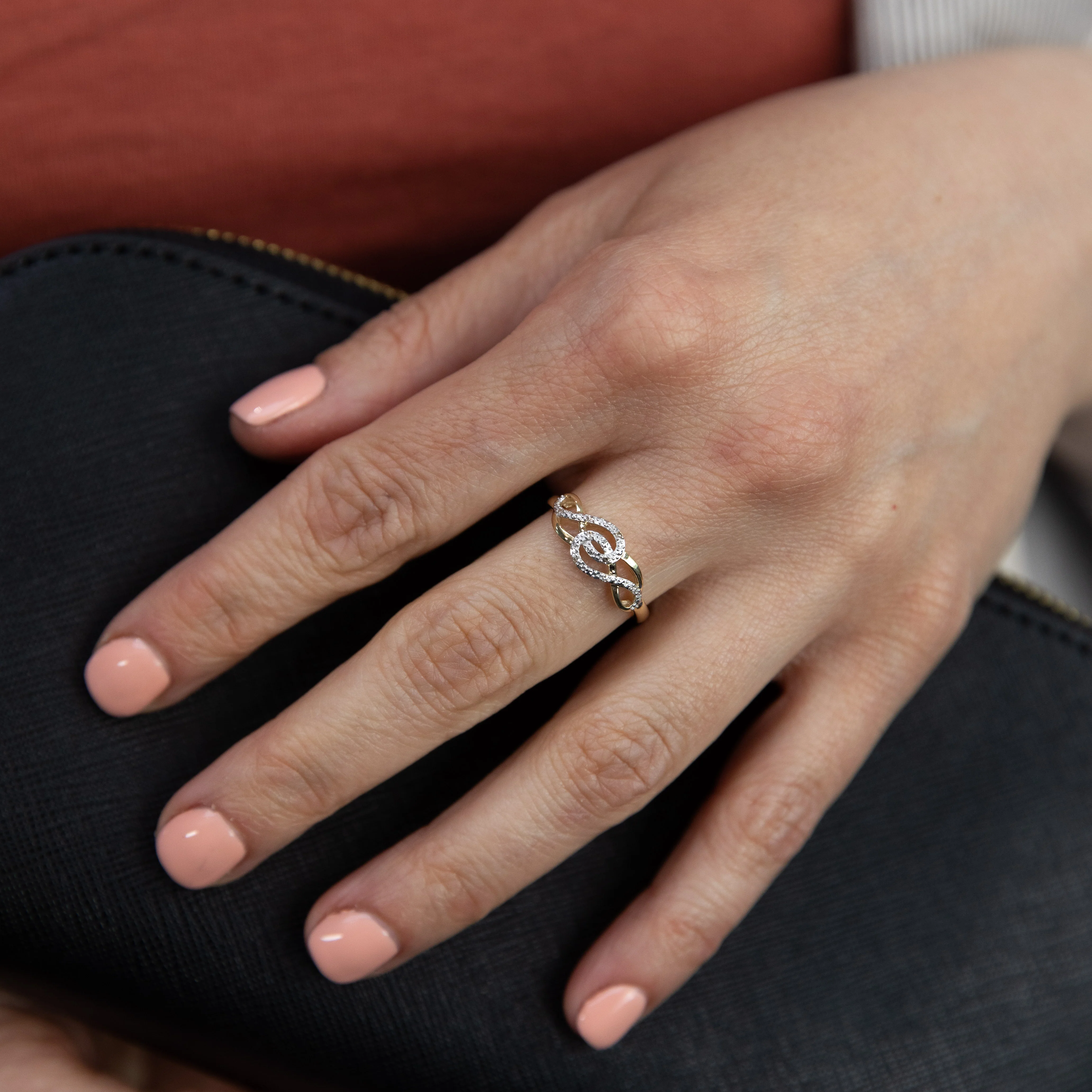 9ct Yellow Gold Diamond Ring - Image 3