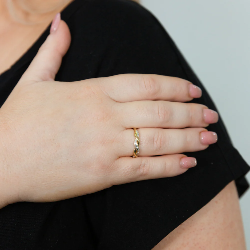 9ct Yellow Gold Diamond Ring - Image 3