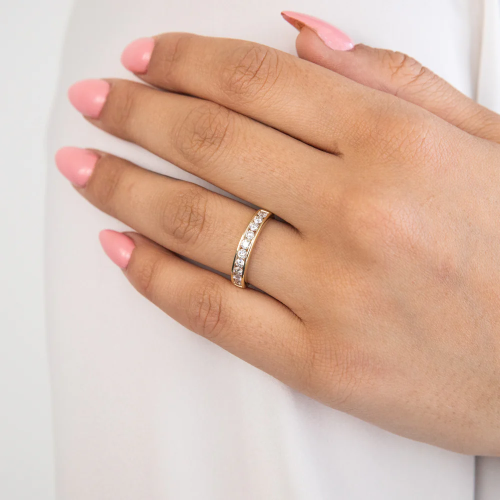9ct Yellow Gold Diamond Ring Set with 10 Brilliant Cut Diamonds - Image 3