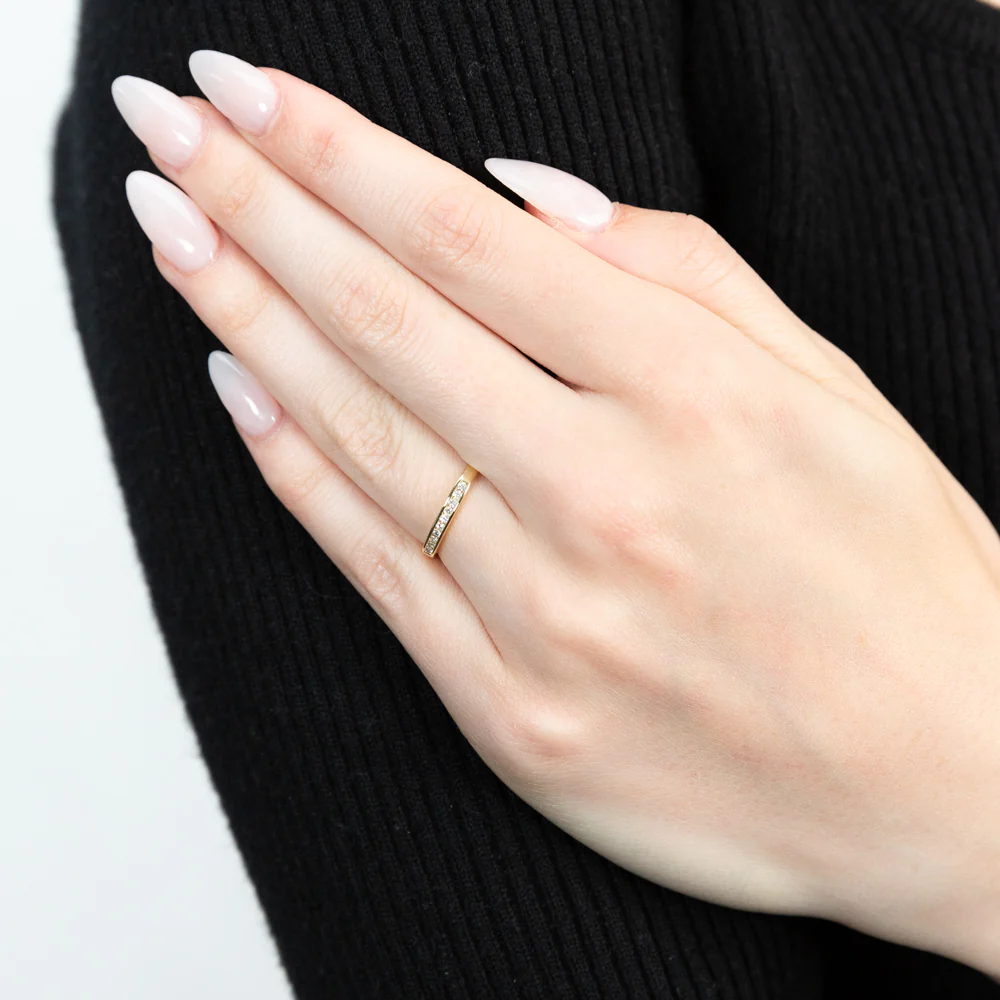 9ct Yellow Gold Diamond Ring Set with 10 Stunning Brilliant Diamonds - Image 3