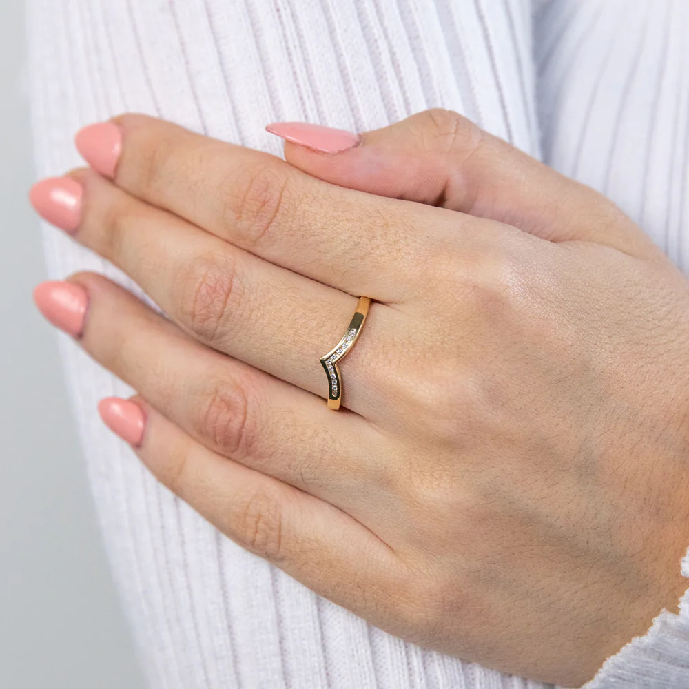 9ct Yellow Gold Diamond Ring Set with 11 Brilliant Diamonds - Image 3