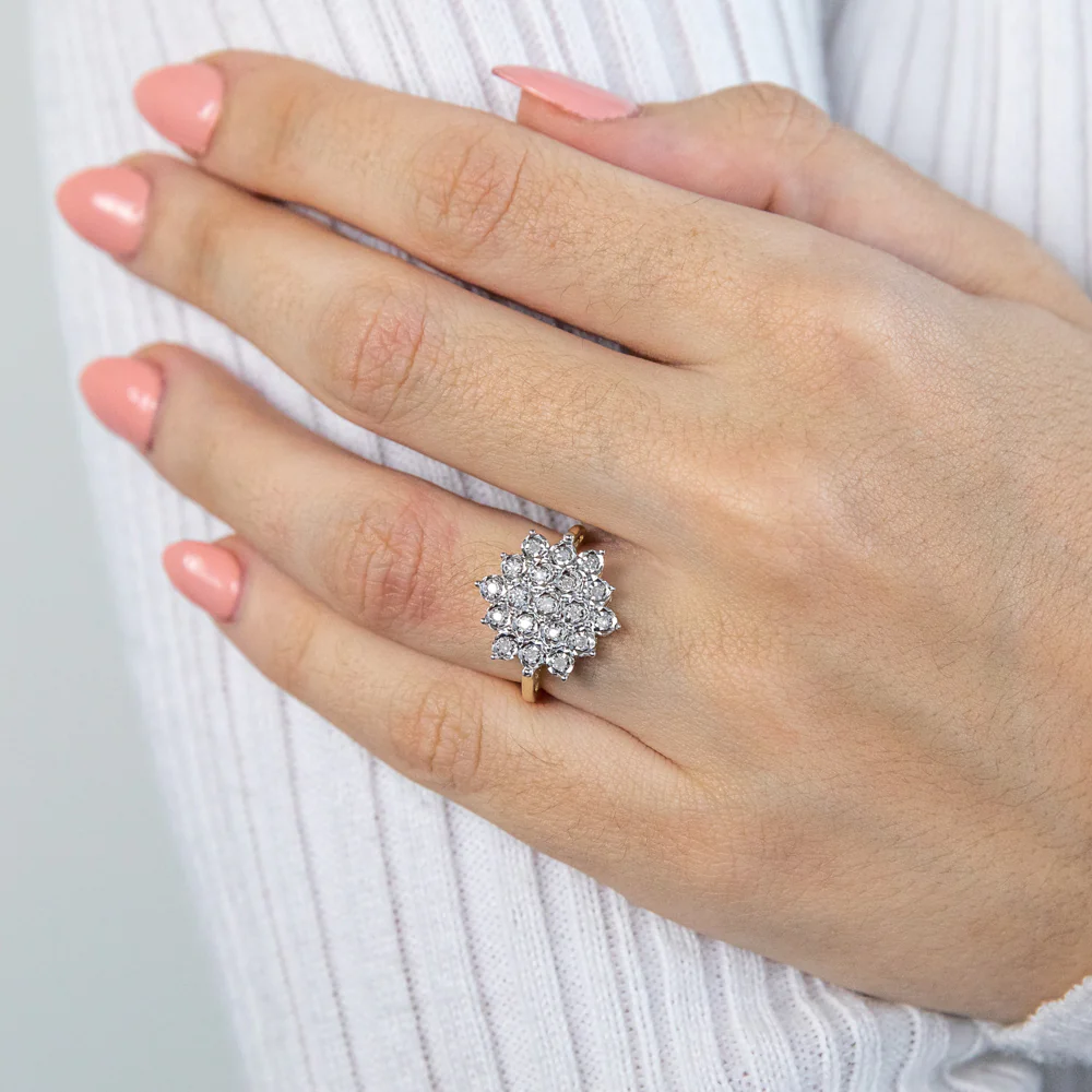 9ct Yellow Gold Diamond Ring Set With 19 Brilliant Cut Diamonds - Image 3
