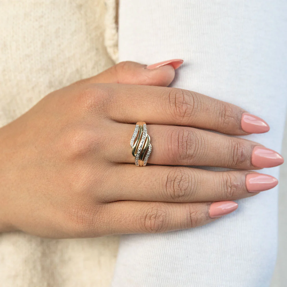 9ct Yellow Gold Diamond Ring Set with 22 Stunning Brilliant Diamonds - Image 3