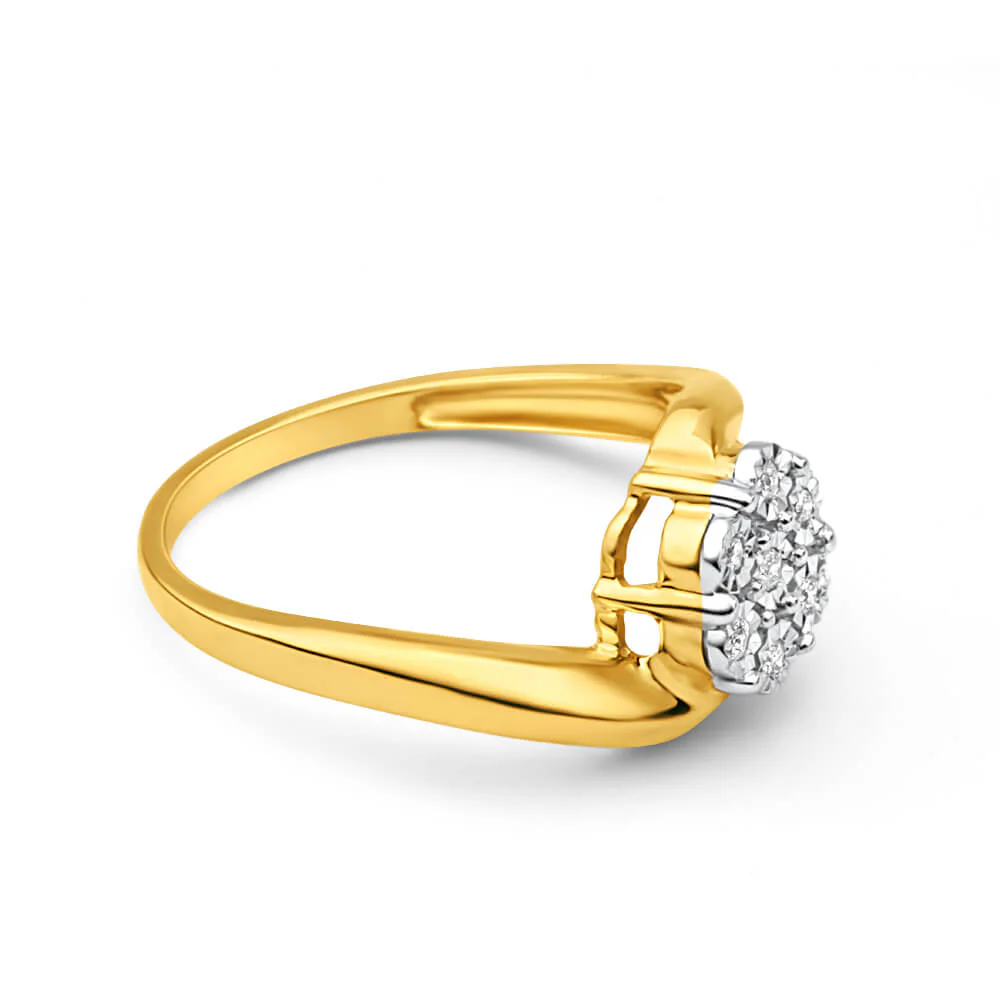 9ct Yellow Gold Diamond Ring Set With 7 Brilliant Cut Diamonds - Image 2