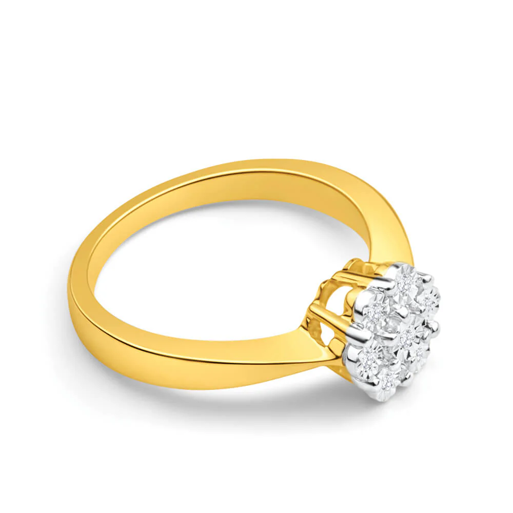 9ct Yellow Gold Diamond Ring Set With 7 Diamonds - Image 2