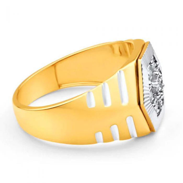 9ct Yellow Gold Diamond Ring Set With 7 Diamonds - Image 2