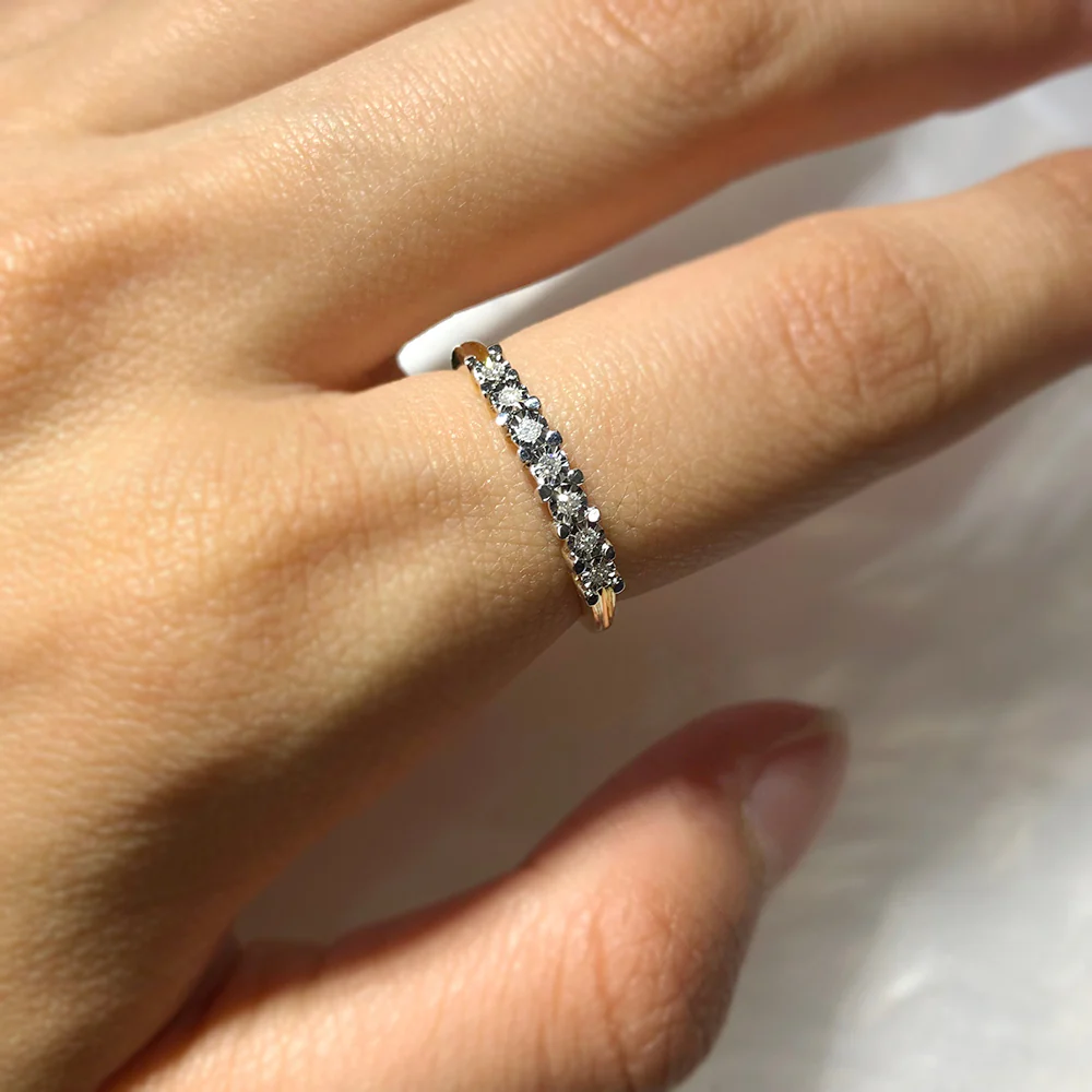 9ct Yellow Gold Diamond Ring Set With 7 Stunning Diamonds - Image 3