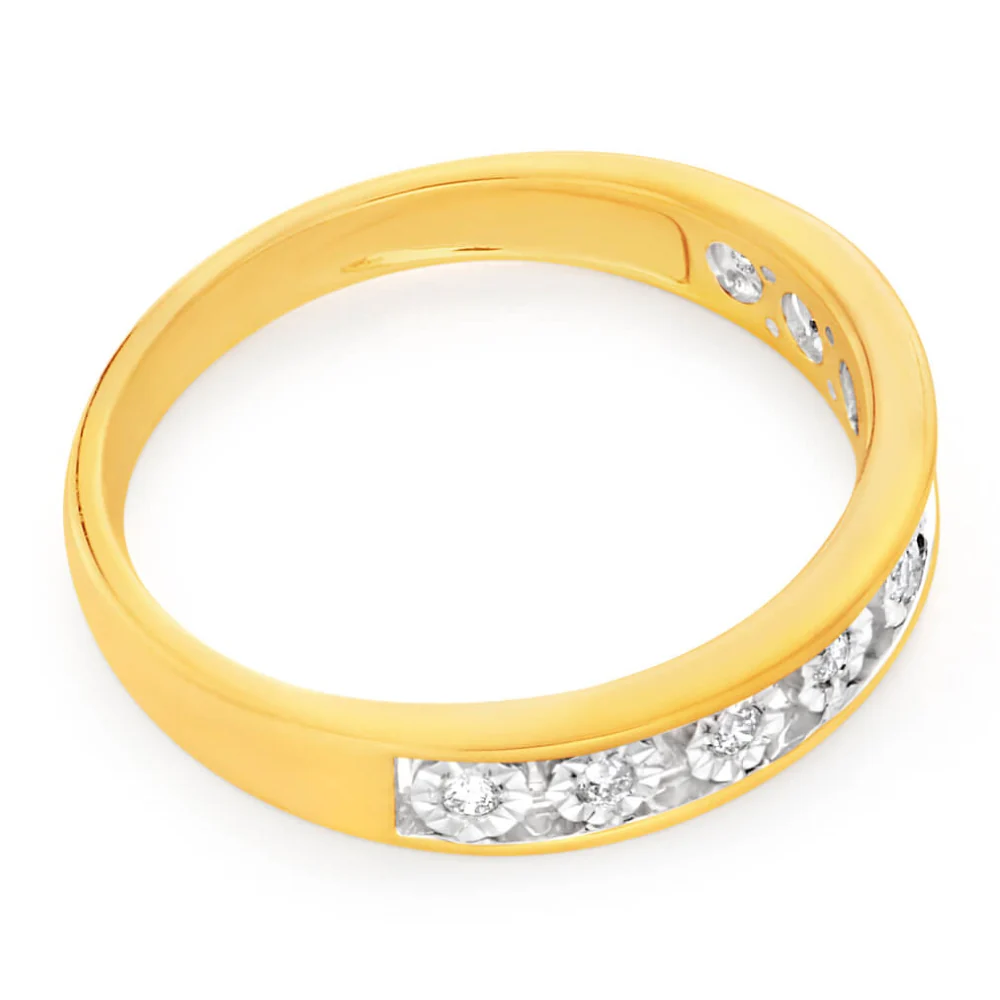 9ct Yellow Gold Diamond Ring Set with 9 Stunning Brilliant Diamonds - Image 2