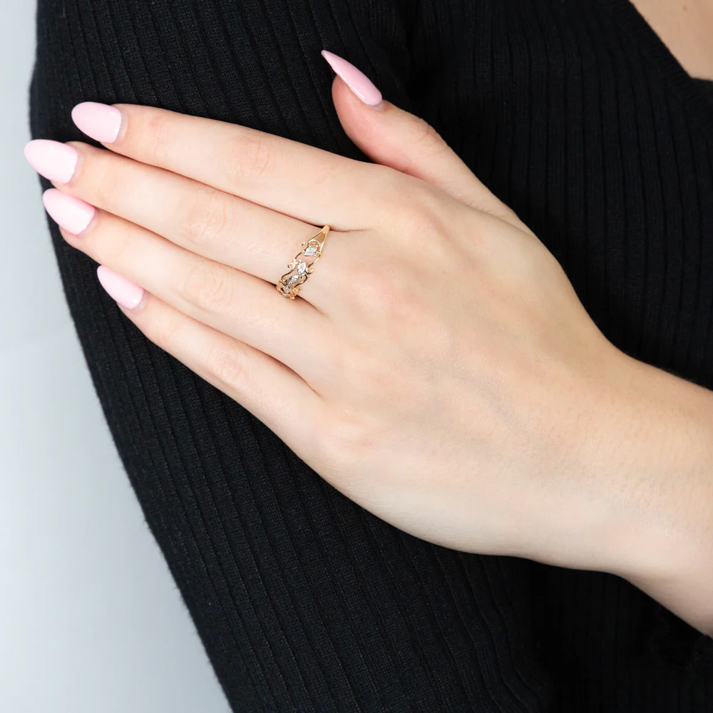9ct Yellow Gold Diamond Ring with 10 Brilliant Diamonds - Image 3