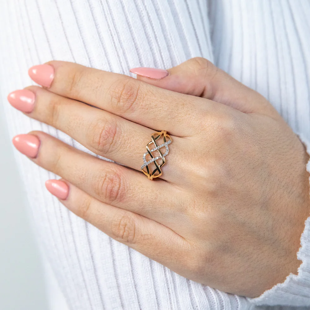 9ct Yellow Gold Diamond Ring with 30 Briliiant Diamonds - Image 2