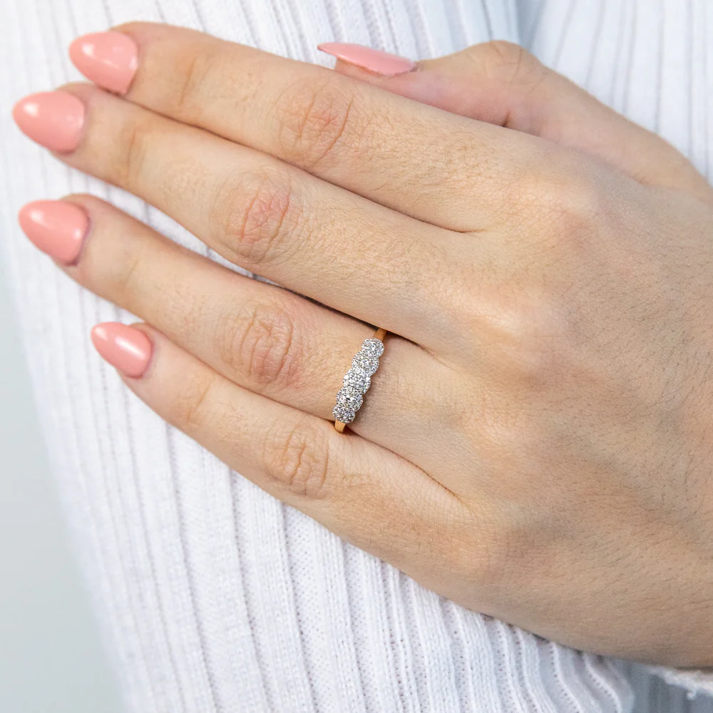 9ct Yellow Gold Diamond Ring with 5 Brilliant Diamonds surrounded by Diamond Halos - Image 2