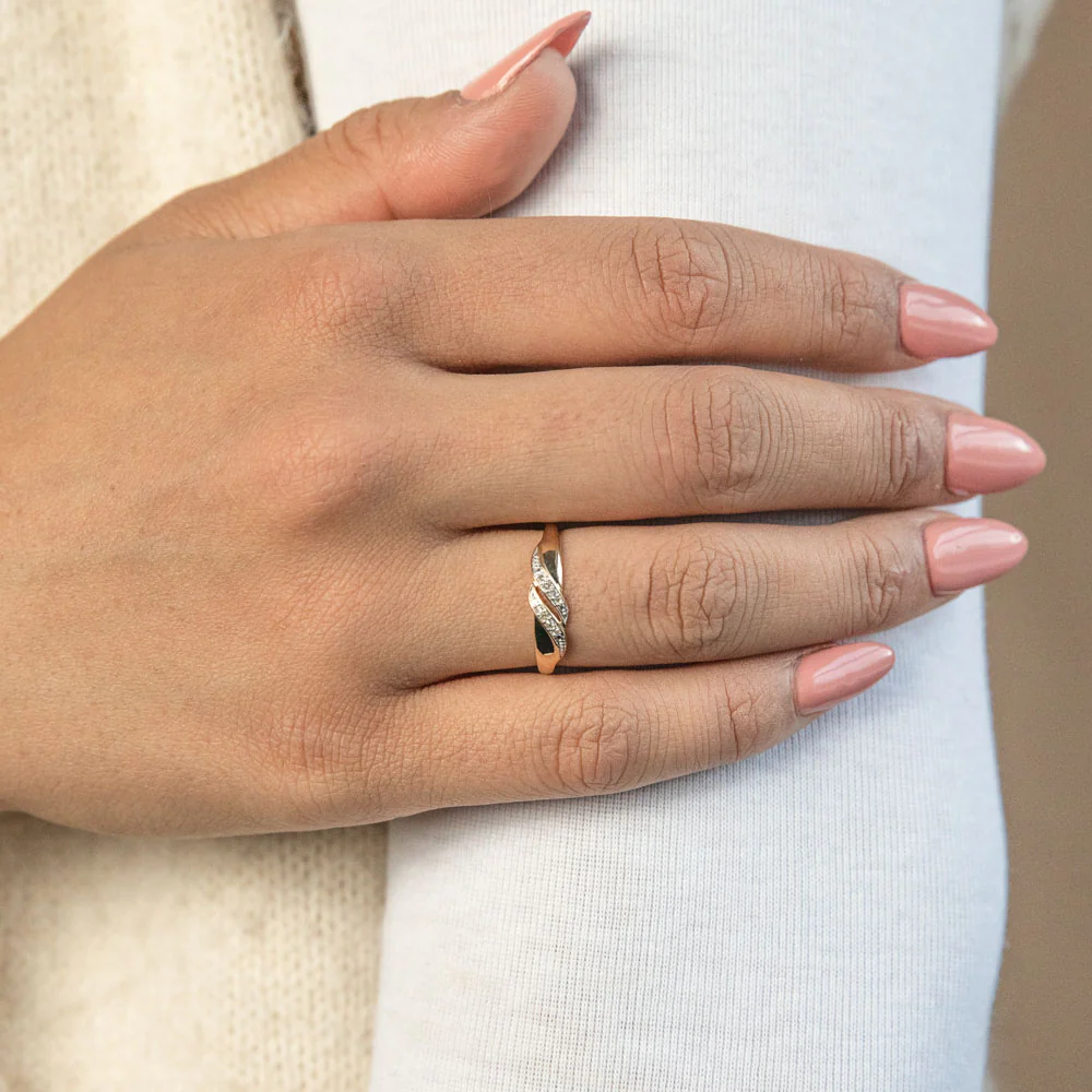 9ct Yellow Gold Diamond Ring with 8 Briliiant Diamonds - Image 2