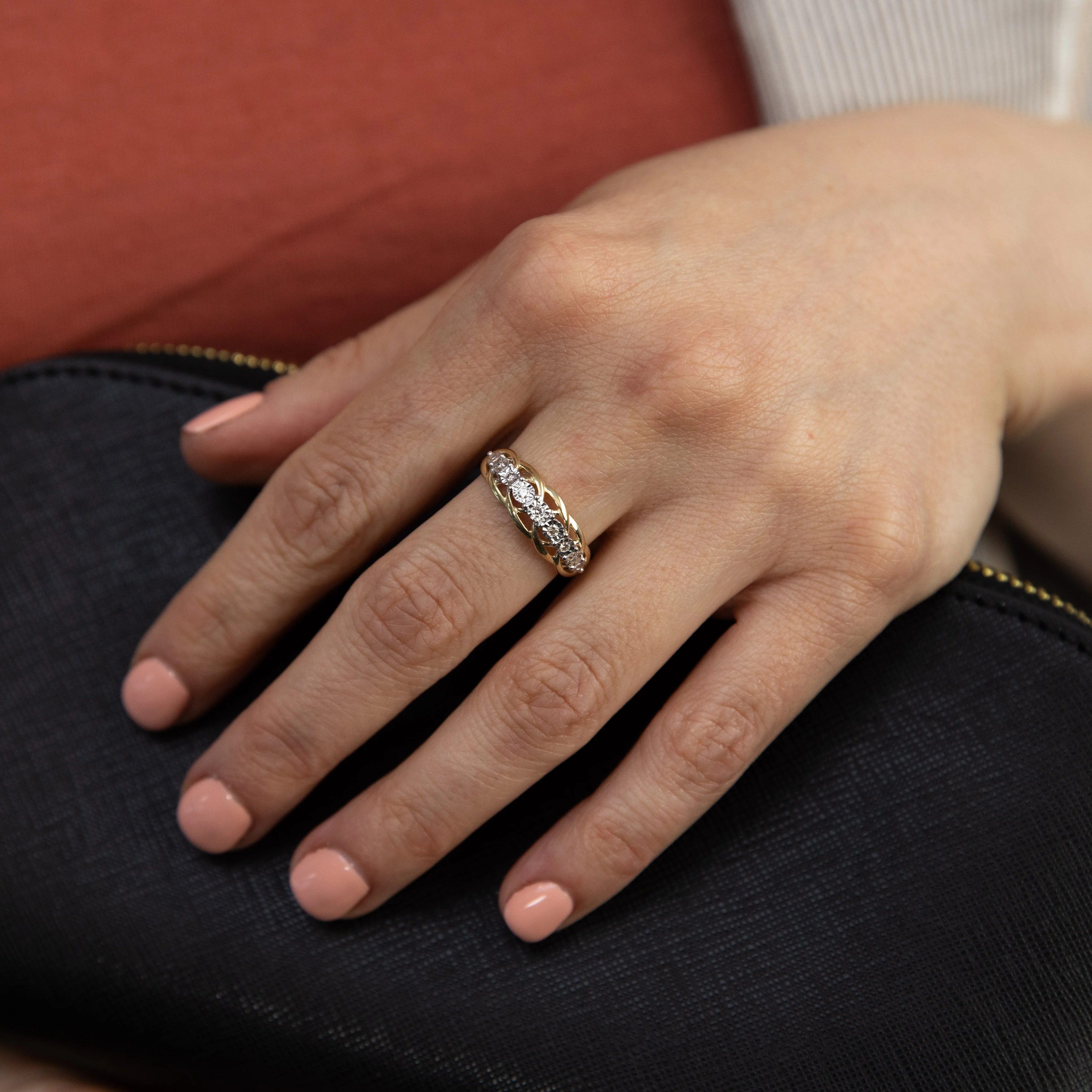 9ct Yellow Gold Diamond Ring with 9 Brilliant Diamonds - Image 2