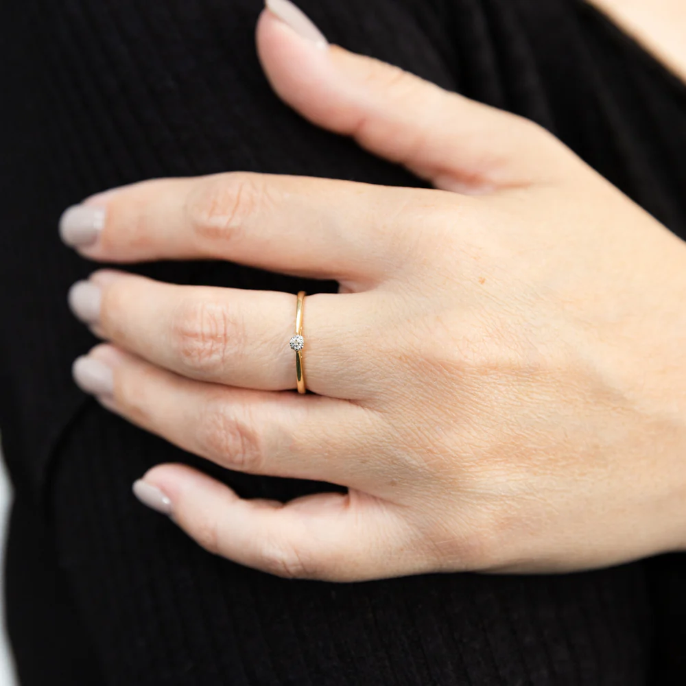 9ct Yellow Gold Diamond Solitaire Ring - Image 3