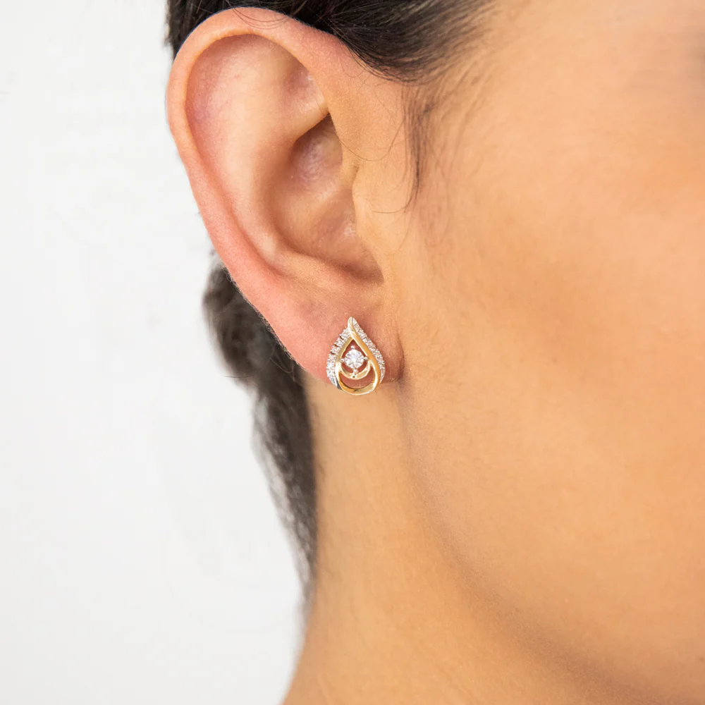 9ct Yellow Gold Diamond Stud Earring with 30 Diamonds - Image 2