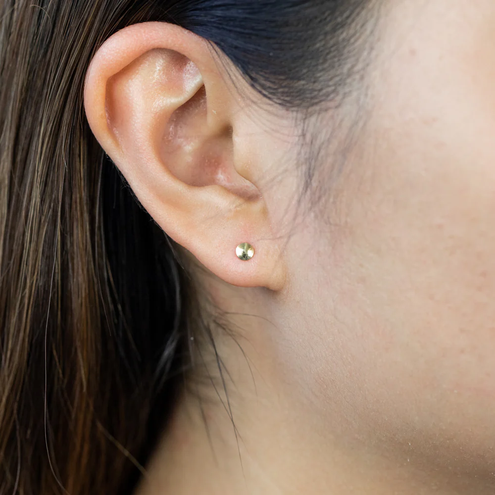9ct Yellow Gold Dicut Round Stud Earrings - Image 2