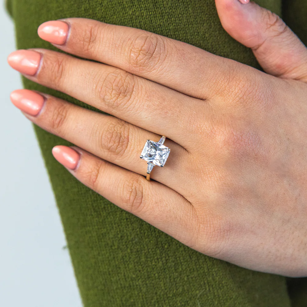 9ct Yellow Gold Emerald Cut and Baguette Zirconia Fancy Ring - Image 3