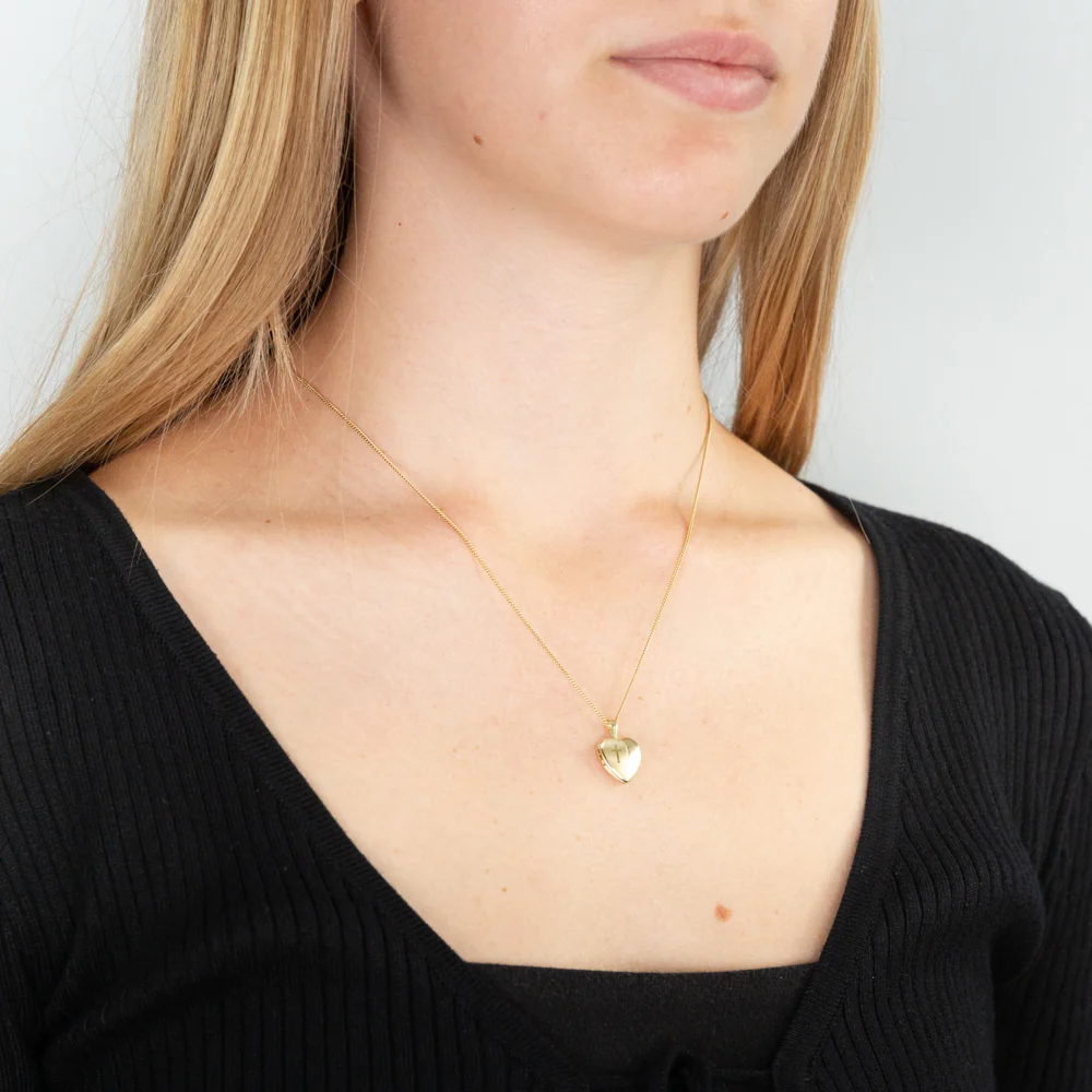9ct Yellow Gold Etched Cross Heart Locket - Image 2