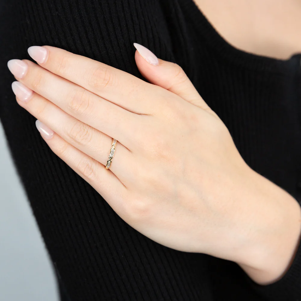 9ct Yellow Gold Eternity Ring with 15 Diamonds - Image 3