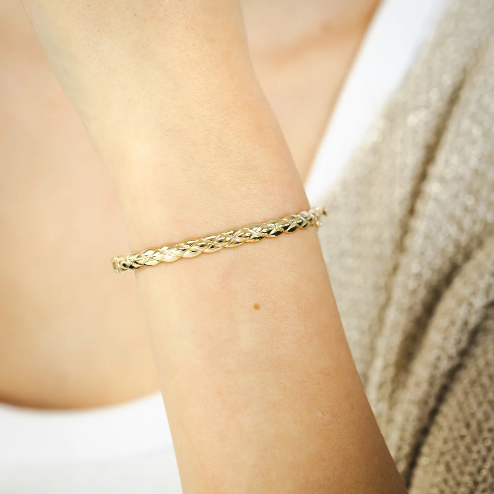 9ct Yellow Gold Fancy Pattern Hinged Bangle - Image 2