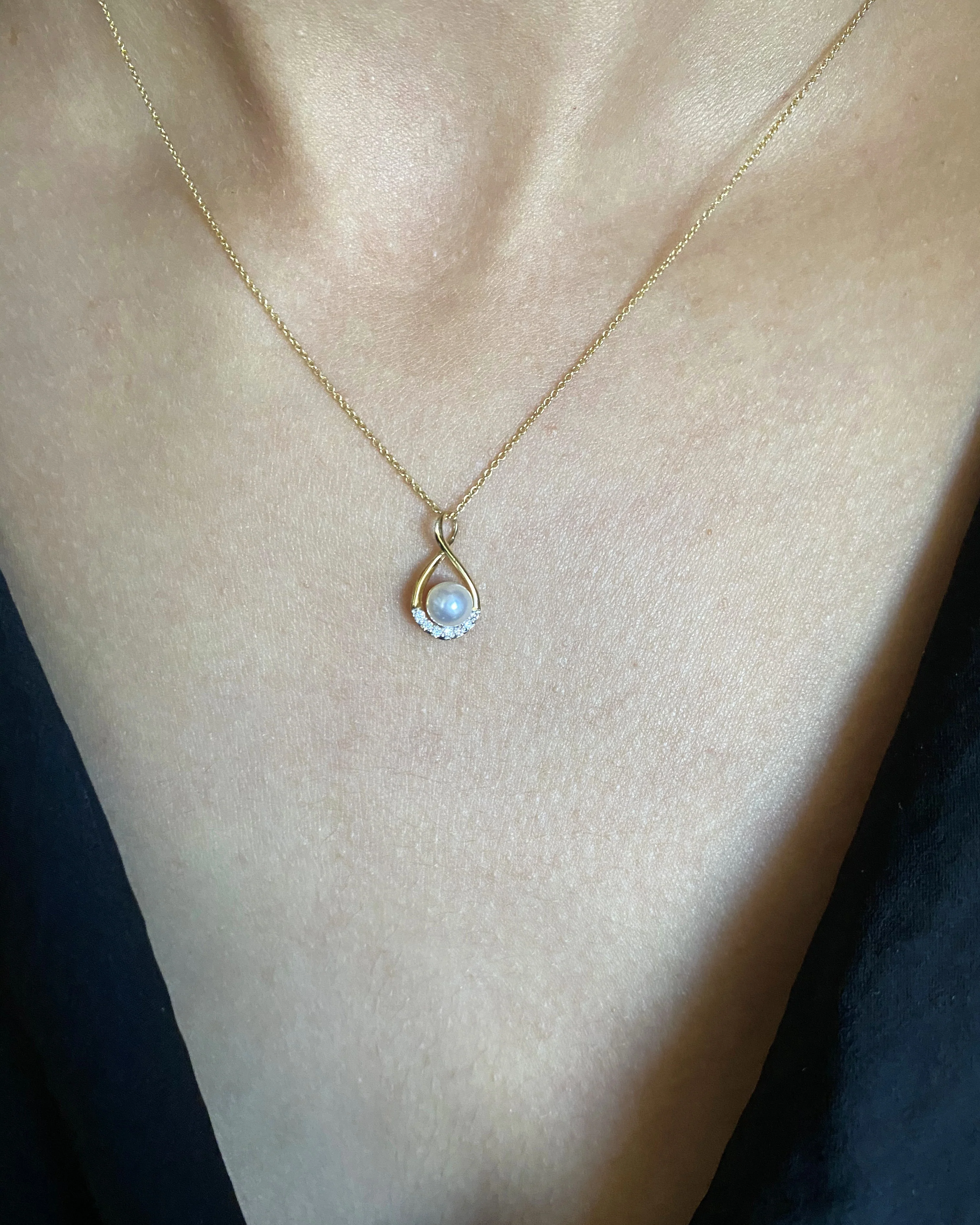 9ct Yellow Gold Fresh Water Pearl & Zirconia Infinity Pendant - Image 2